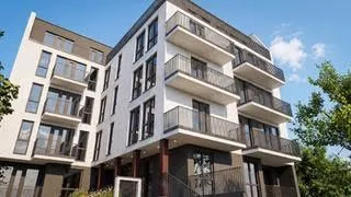 Erstbezug! Moderne 2-Zi.-Wohnung mit Balkon – Erstbezug im KfW-40-NH-Niedrigenergiehaus — photo 1